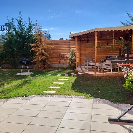 Sika Sunny Garden Apartment Arad Exterior foto
