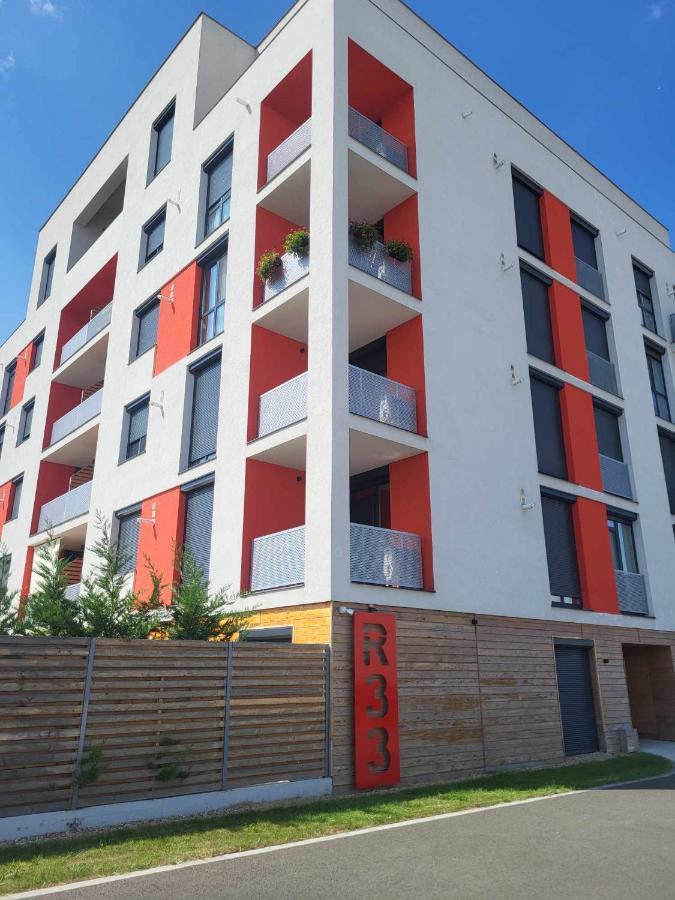 Sika Sunny Garden Apartment Arad Exterior foto