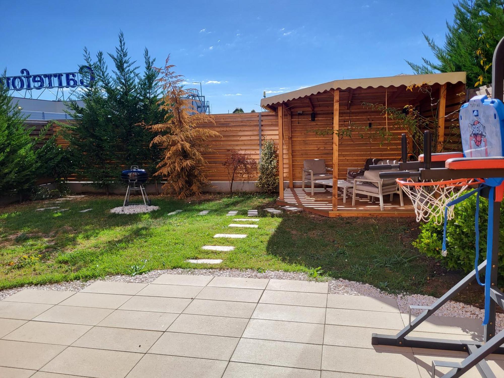 Sika Sunny Garden Apartment Arad Exterior foto